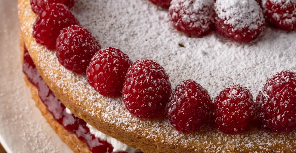 The Perfect Victoria Sponge